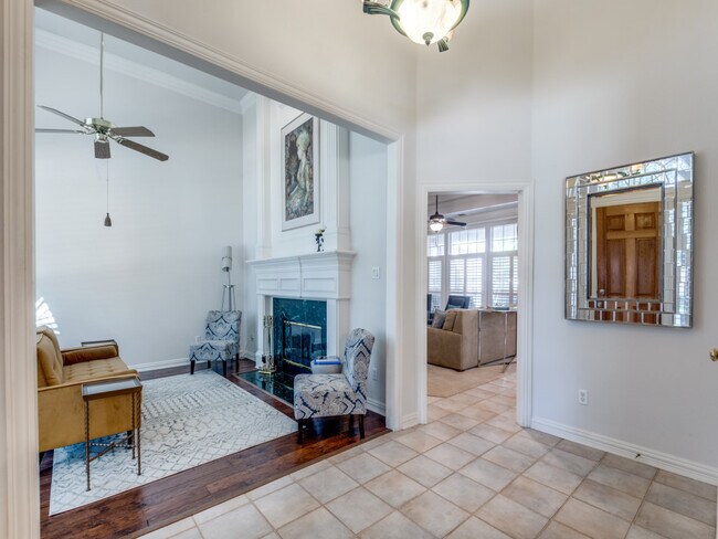 Building Photo - 704 Twin Creeks Dr