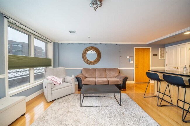 Foto del edificio - 1330 Clinton St