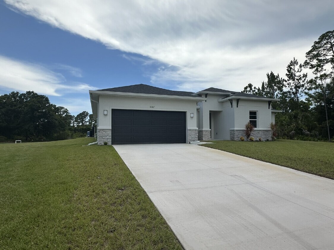 Primary Photo - "Rare find - 4 bedroom, 3 bathroom plus bo...