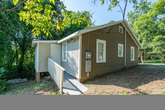 Building Photo - Renovated Hueytown Charmer – 2 Beds, 1 Bat...