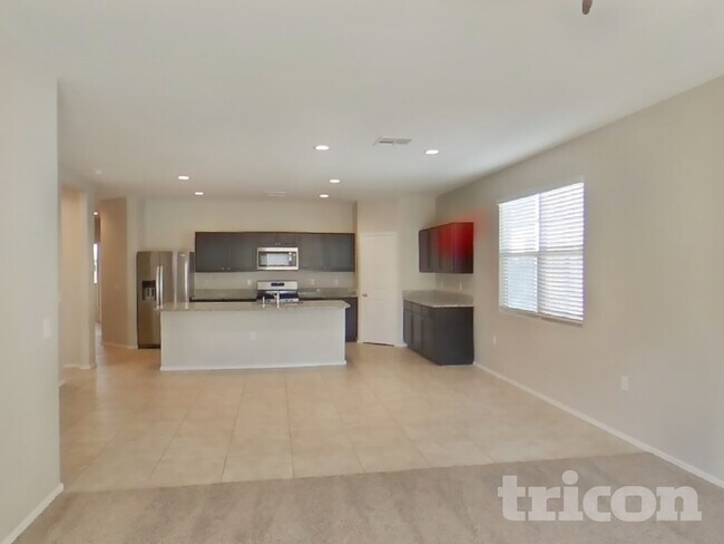 Foto del edificio - 30962 W Cheery Lynn Rd