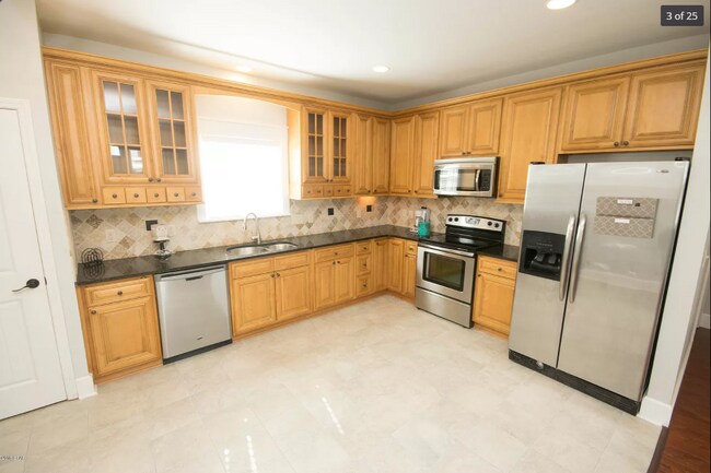 Kitchen - 5804 Jasmine Ct