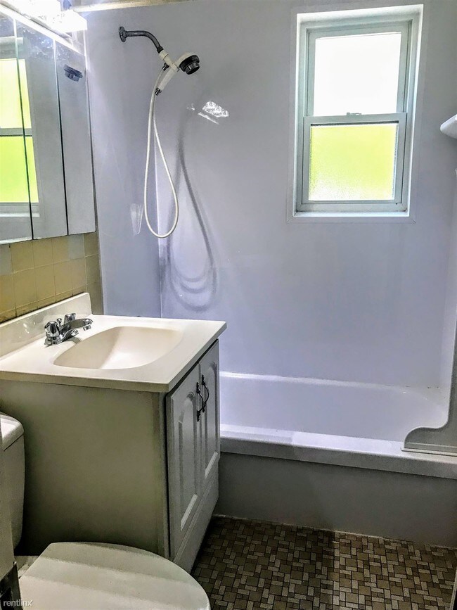 Building Photo - 2 br, 1 bath Condo - 9 Jacqueline Rd F