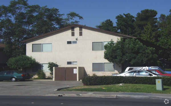 Building Photo - 410 Avocado Ave