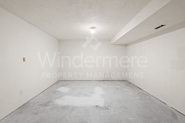 Building Photo - Beautiful 4-Bedroom Home In The South Hill...