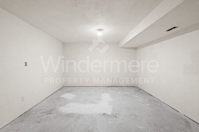 Foto del edificio - Beautiful 4-Bedroom Home In The South Hill...