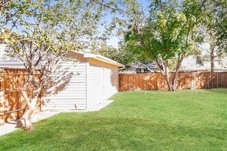 Building Photo - 926 Wateka Way