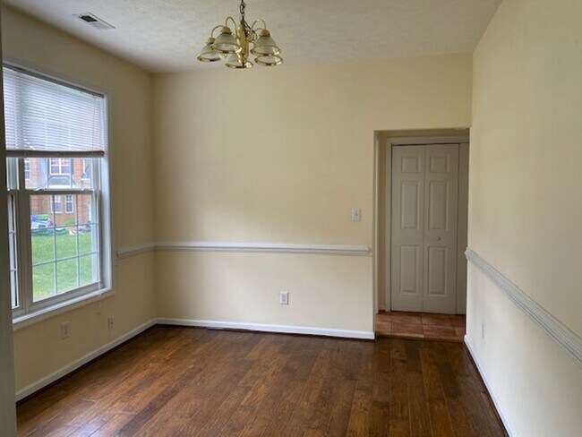 Foto del edificio - Available NOW in the Villages of Westminster in Williamsburg!