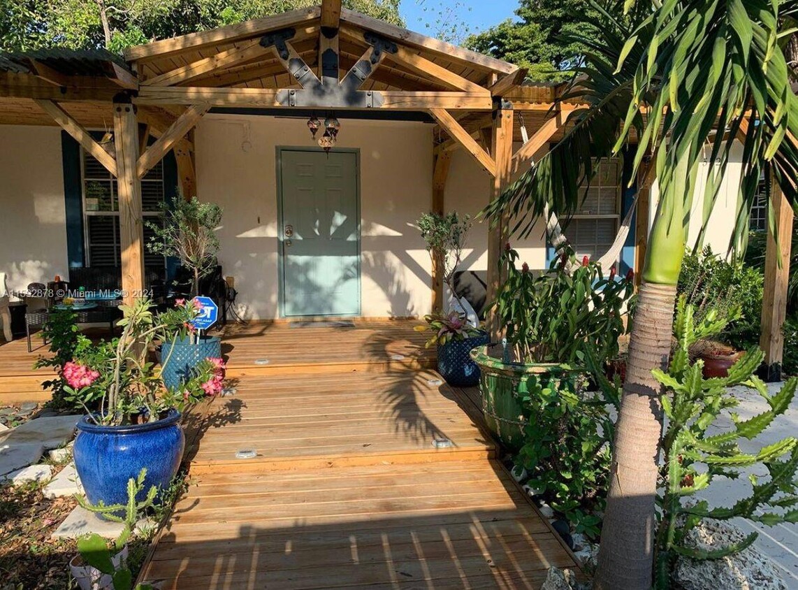 Foto principal - 5529 NW 4th Ave