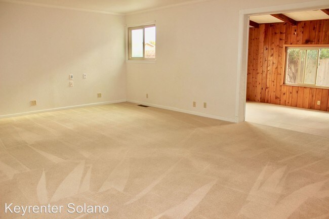 Building Photo - 4 br, 2 bath House - 324 Shasta Drive