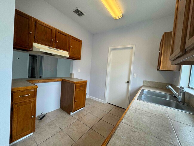 Building Photo - 8742 Ridge Moon Dr