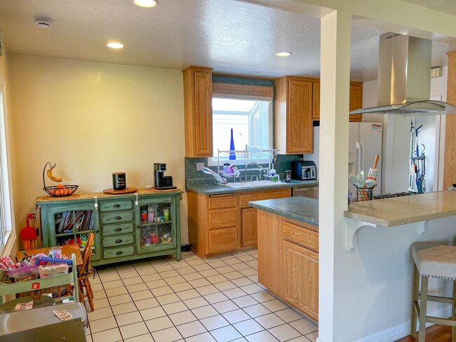 Building Photo - 4 Bedroom 2 Bath House for Rent In Whittier