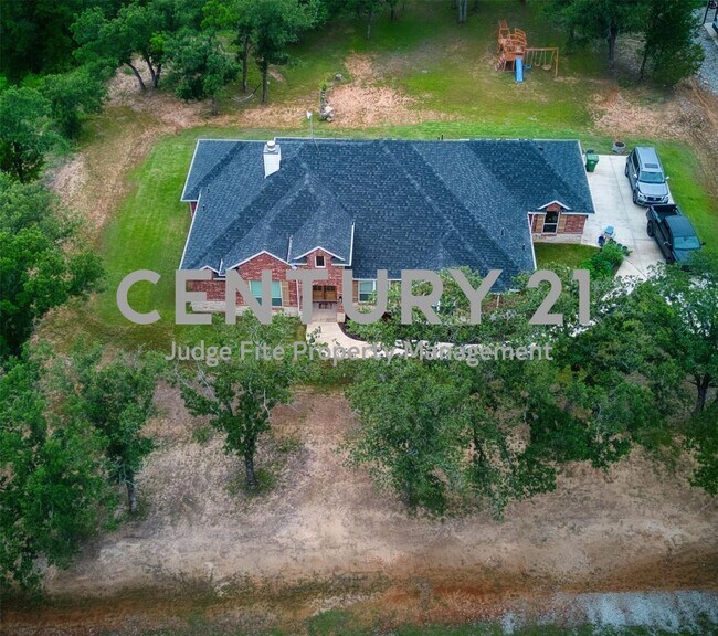 Building Photo - Beautiful 4/2.5/2 Home in Springtown ISD F...