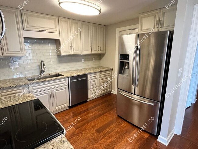 Foto del edificio - 130 Harpeth Trace Dr