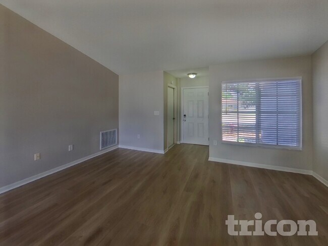 Foto del edificio - 1212 Alpine Lake Dr