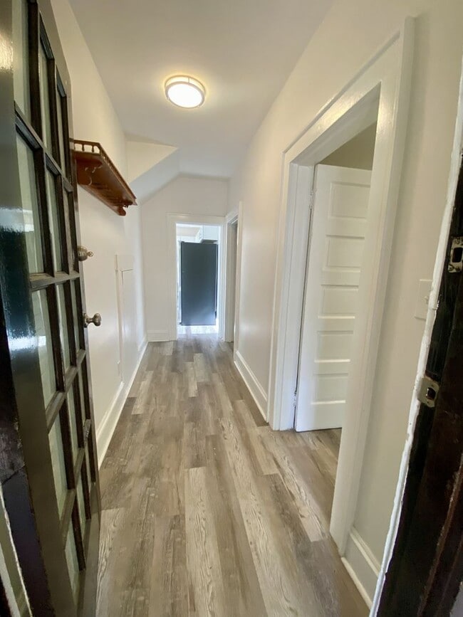 Building Photo - Riverview 2 bedroom 1 bath