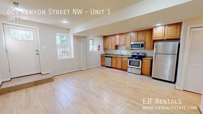Foto del edificio - Columbia Heights One Bedroom W/Off Street ...