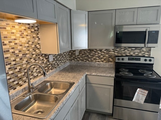 Kitchen 1 - 487 S Main St