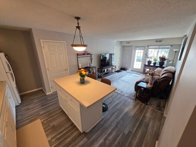 Foto del edificio - Main floor 2br condo Available!