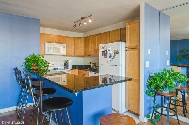 Foto del edificio - 655 W Irving Park Rd