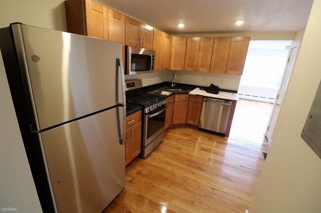 Building Photo - 2 br, 1 bath  - 214 W Main St Apt 1