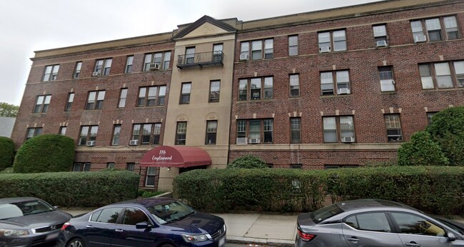 Foto del edificio - 116 Englewood Ave