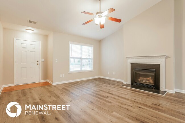 Foto del edificio - 3915 Bluestem Dr