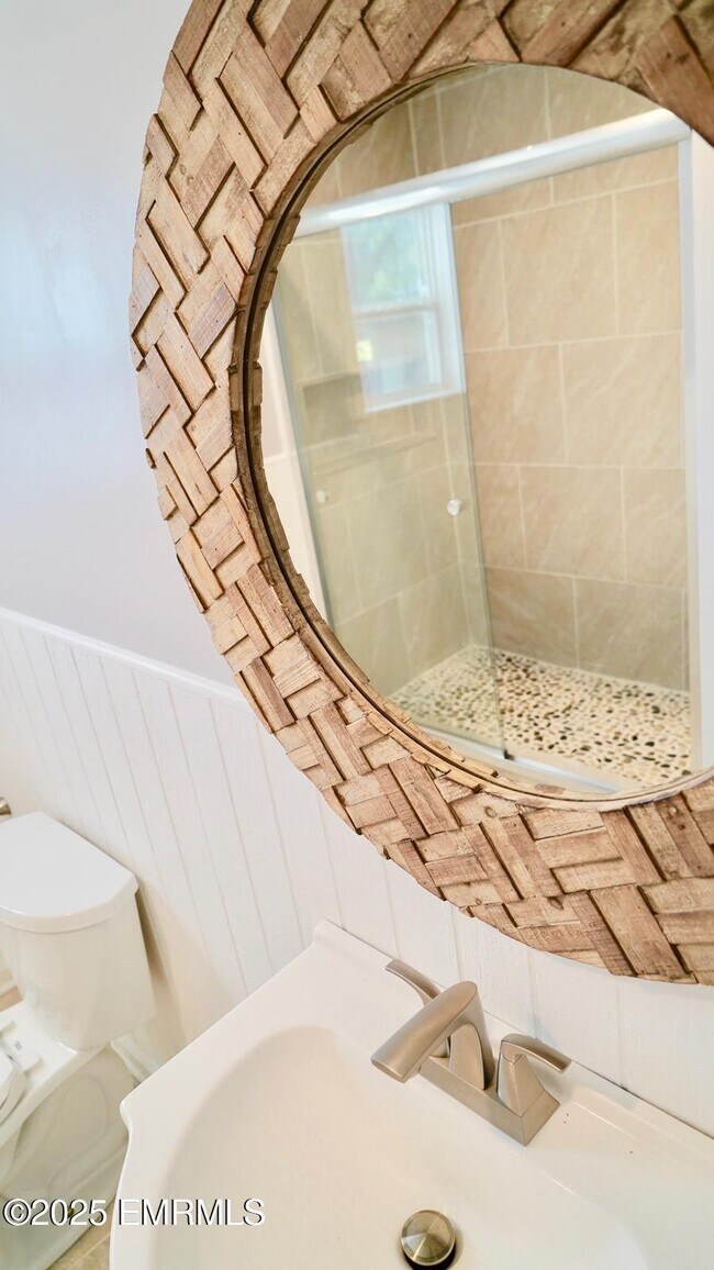 Foto del edificio - 3702 Rollins Dr