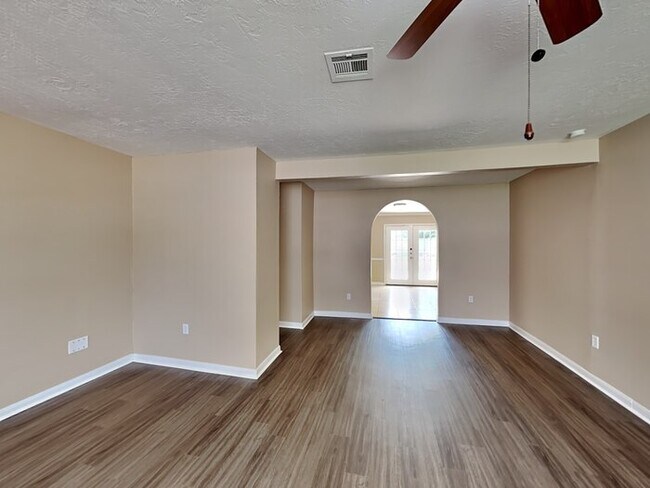 Foto del edificio - 407 Harold Ln