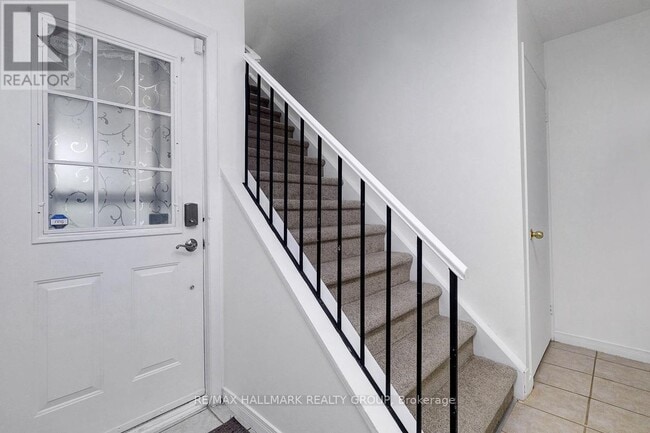 Building Photo - 43-43 Haxby Private