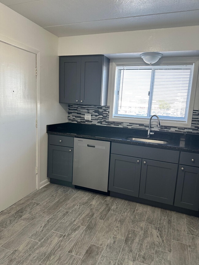 Building Photo - 1316 Carol St