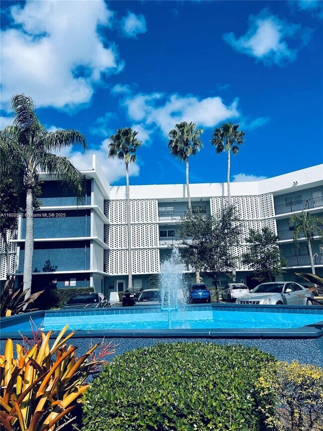Foto del edificio - 873 NE 195th St