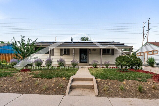 Foto del edificio - Spacious Home with Central AC and Washer/D...