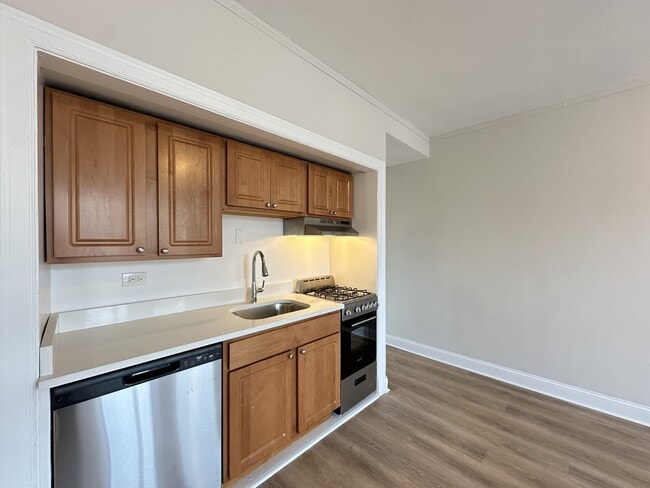 Foto del edificio - 3335 W Diversey Ave