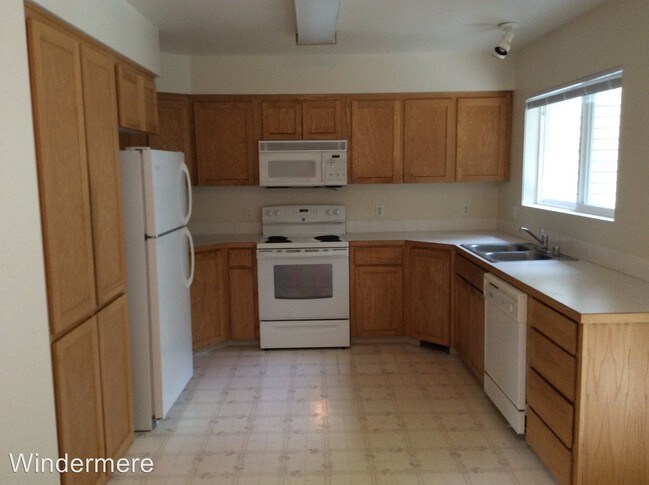 Building Photo - 3 br, 2.5 bath House - 2430 NW Granite Court