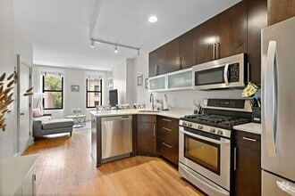 Building Photo - 935 Park Ave