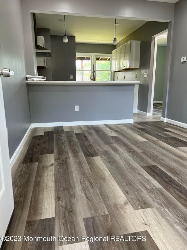 Building Photo - 1113 6th Ave