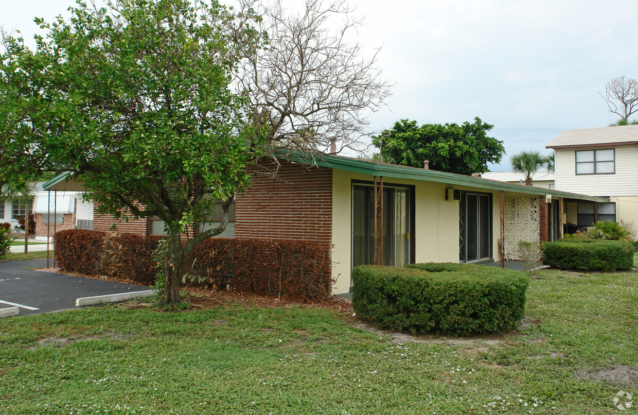 Building Photo - Mainstay Apartments | Quadplex Investment