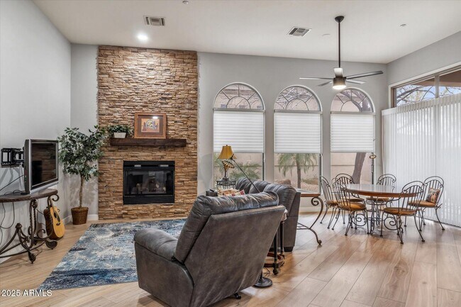 Foto del edificio - 10695 E Caribbean Ln