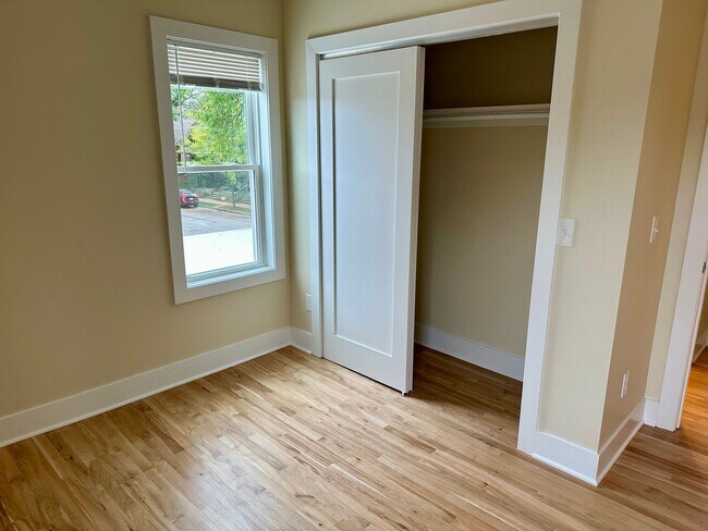 Foto del edificio - 901-903 E Center St