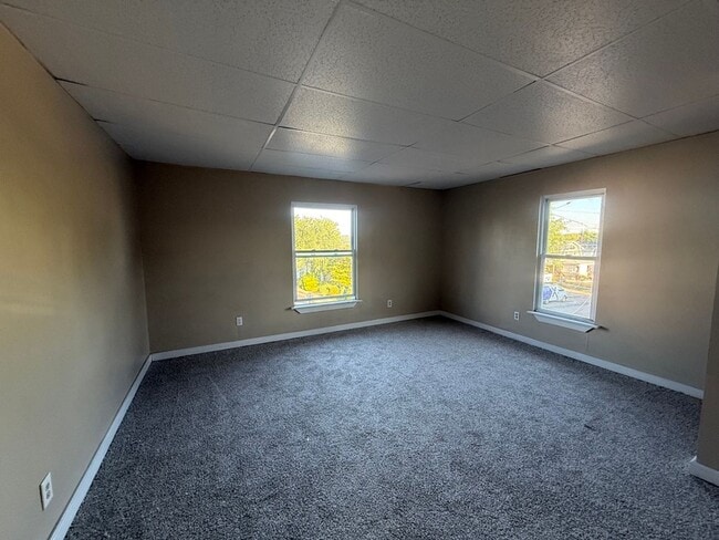 Building Photo - 3 bedroom Home