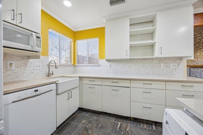 Foto del edificio - 2808 Thrushwood Dr