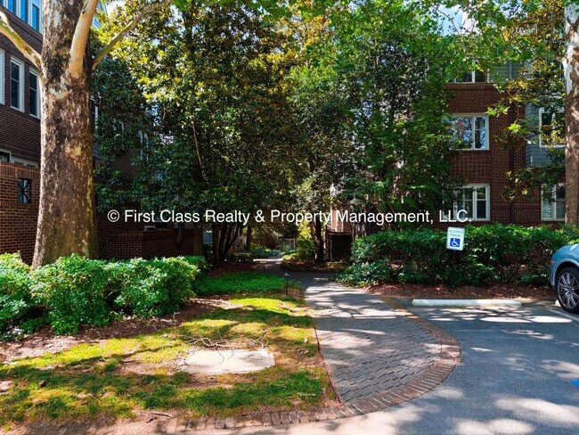 Foto del edificio - 741 Bishops Park Dr