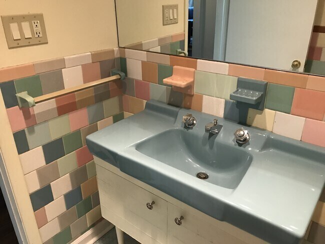 baño vintage - 4805 Randolph Dr