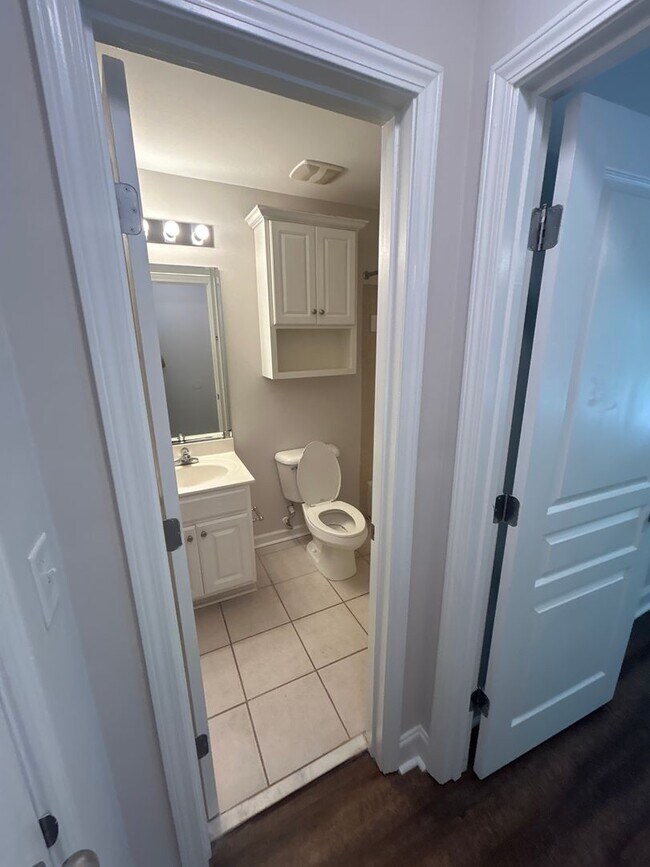 Foto del edificio - Three Bedroom Townhouse Available!