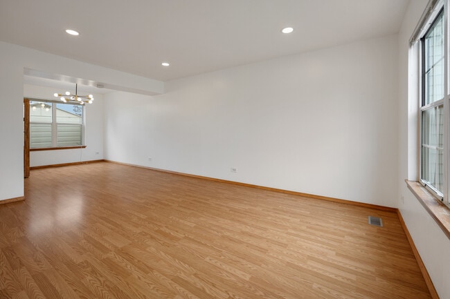Foto del edificio - 1127 Ashbrook Dr