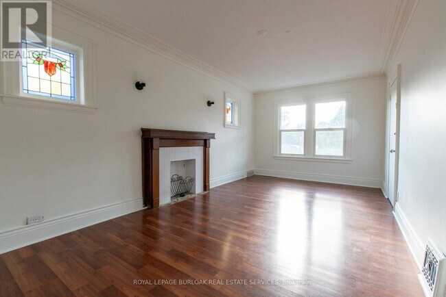 Building Photo - 49 Province St S