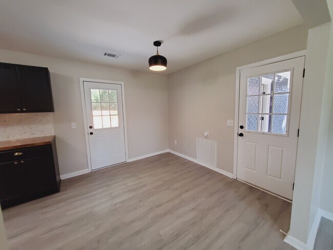 Building Photo - 981 White Cir