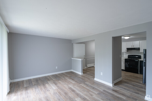 2BR, 1BA - 758SF - Living Area - Washington Square Apartments