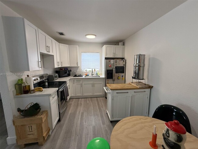 Foto del edificio - 275 NW 46th St